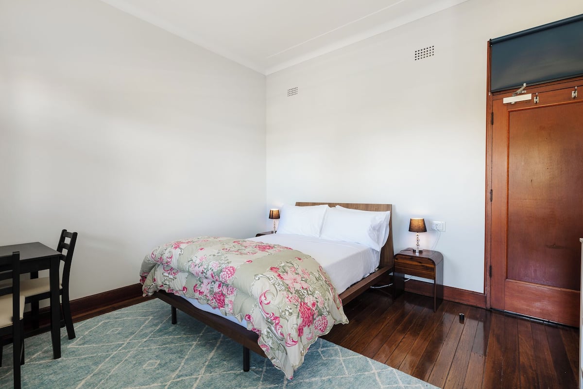 Double Room, 1 Queen Bed