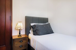 Habitación individual | Cortinas blackout, tabla de planchar con plancha y wifi gratis