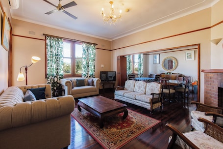 Área de sala de estar. Royal Hotel Dungog