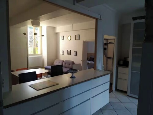 Agréable appartement au calme sur les hauteurs de Dijon, vue panoramique à 100m!