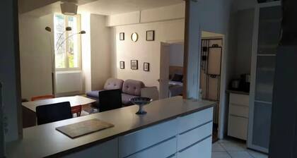 Pleasant, quiet apartment on the heights of Dijon, panoramic view 100m away!