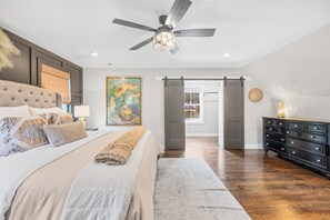 4 bedrooms, desk, iron/ironing board, travel cot