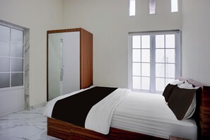 Deluxe Double Room | Free WiFi, bed sheets