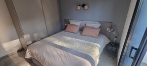 4 chambres, fer et planche à repasser, Wi-Fi gratuit, draps fournis