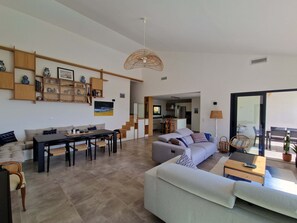Smart TV, DVD player, computer monitors