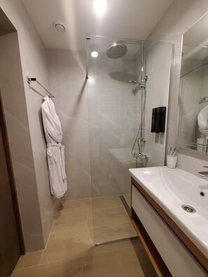 Regadera, amenidades de baño ecológicas, secadora de cabello, bidet