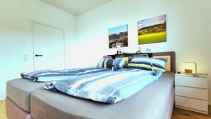 2 bedrooms, desk, iron/ironing board, free WiFi