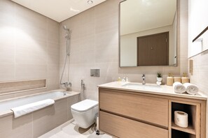 Shower, hair dryer, bidet, towels