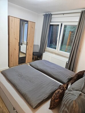 2 chambres, fer et planche à repasser, Wi-Fi, literie fournie