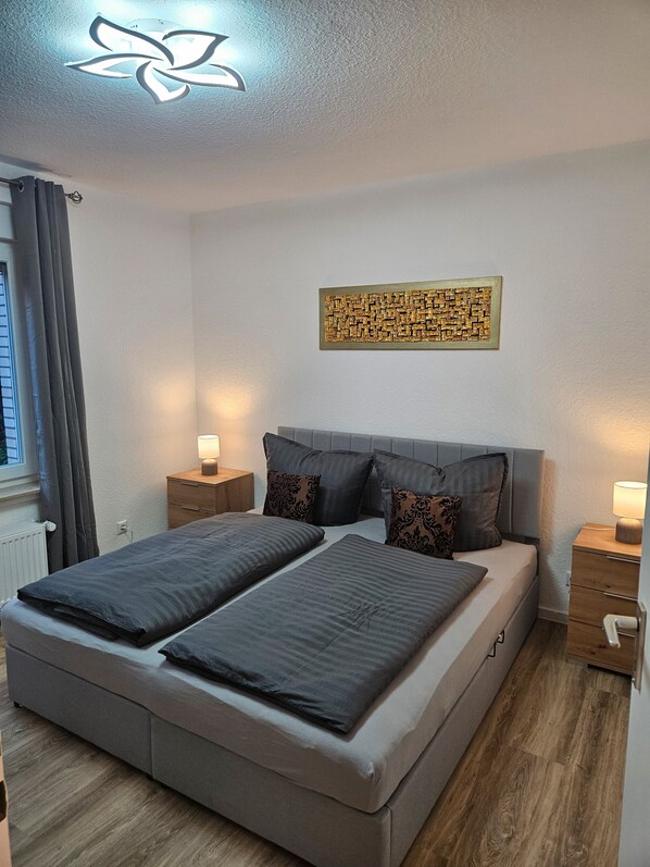 Iron/ironing board, WiFi, bed sheets