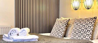 Yastayzzz @Studio 1, Bransford Rd - Modern Studio with Parking!