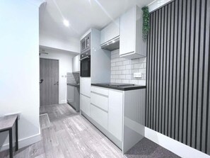 Fridge, microwave, oven, stovetop - Studio 1@Bransford Rd (Saint John's)