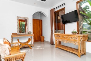 Villa, 3 Bedrooms, Private Pool | In-room safe, desk, laptop workspace, free WiFi - Wa.Tu Villa Ubud (Ubud)
