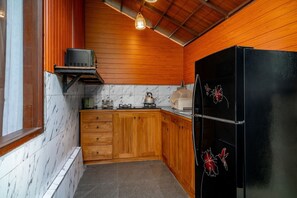 Villa, 3 Bedrooms, Private Pool | Private kitchen | Microwave, stovetop, cookware/dishes/utensils