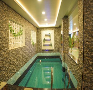 Swim-up bar - Le Avirah (Vanur)