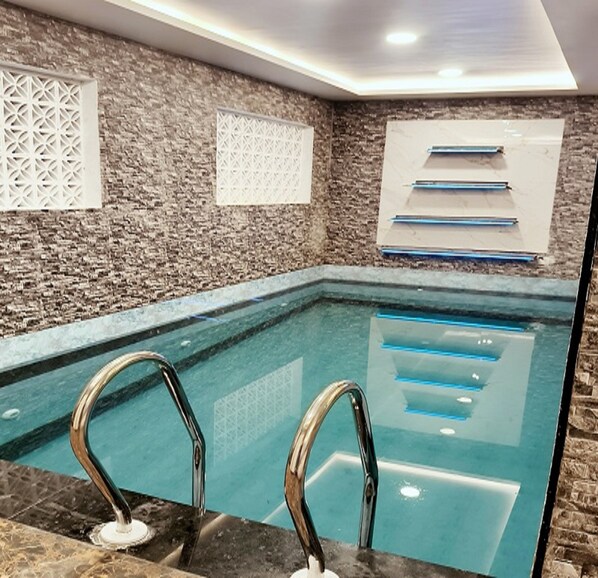 Indoor pool - Sai RBM Grand Inn (Vanur)