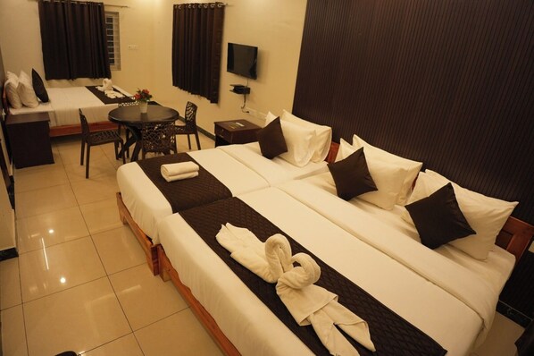 Deluxe Room | Egyptian cotton sheets, premium bedding