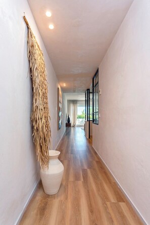 المنشأة من الداخل