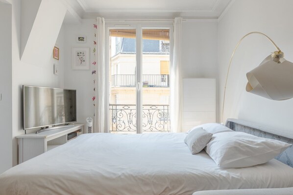 1 bedroom, iron/ironing board, internet, bed sheets