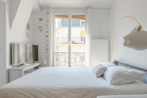 Iron/ironing board, Internet, bed sheets