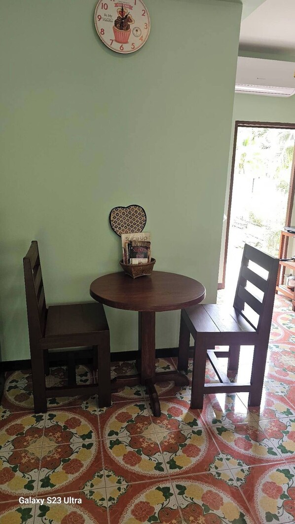 Room, 1 Bedroom, Garden View | Dining