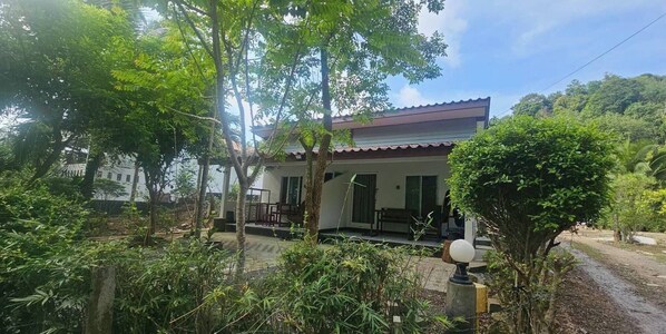 Quarto, 1 quarto, vista para o jardim | Fachada
