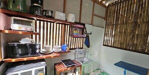 Room, 1 Bedroom, Garden View | Private kitchen