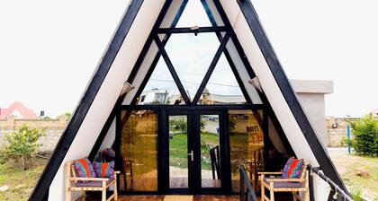 "Eco-Friendly A-Frame Cabin 10min / Nungwi Beach