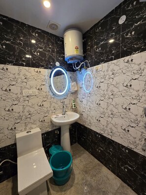 Deluxe Room | Bathroom