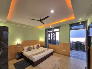 Superior Room | Laptop workspace, iron/ironing board, free WiFi