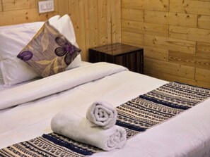Deluxe Room | Laptop workspace, iron/ironing board, free WiFi - Aangan Royal Stay - Your Mountain Home in Dharamshala (Dharamshala)