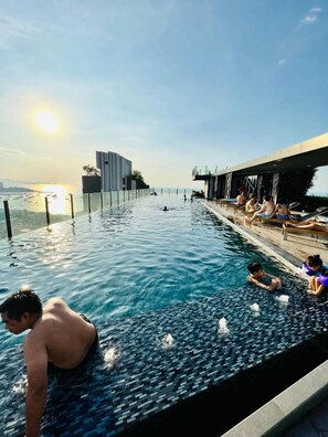 Apartment, 1 Bedroom, Accessible, Smoking | Pool | Outdoor pool