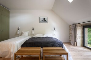 5 عدّة غرف نوم ومكواة/لوح كي وواي فاي وملاءات أسرّة