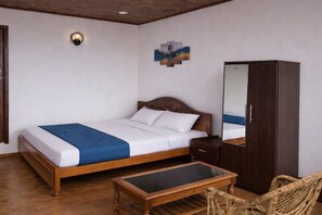 Deluxe tweepersoonskamer, balkon, uitzicht op heuvels | Een bureau, gratis wifi