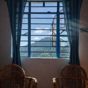 Desk, free WiFi - Mountain paradise homestay batasia loop  (Darjeeling)