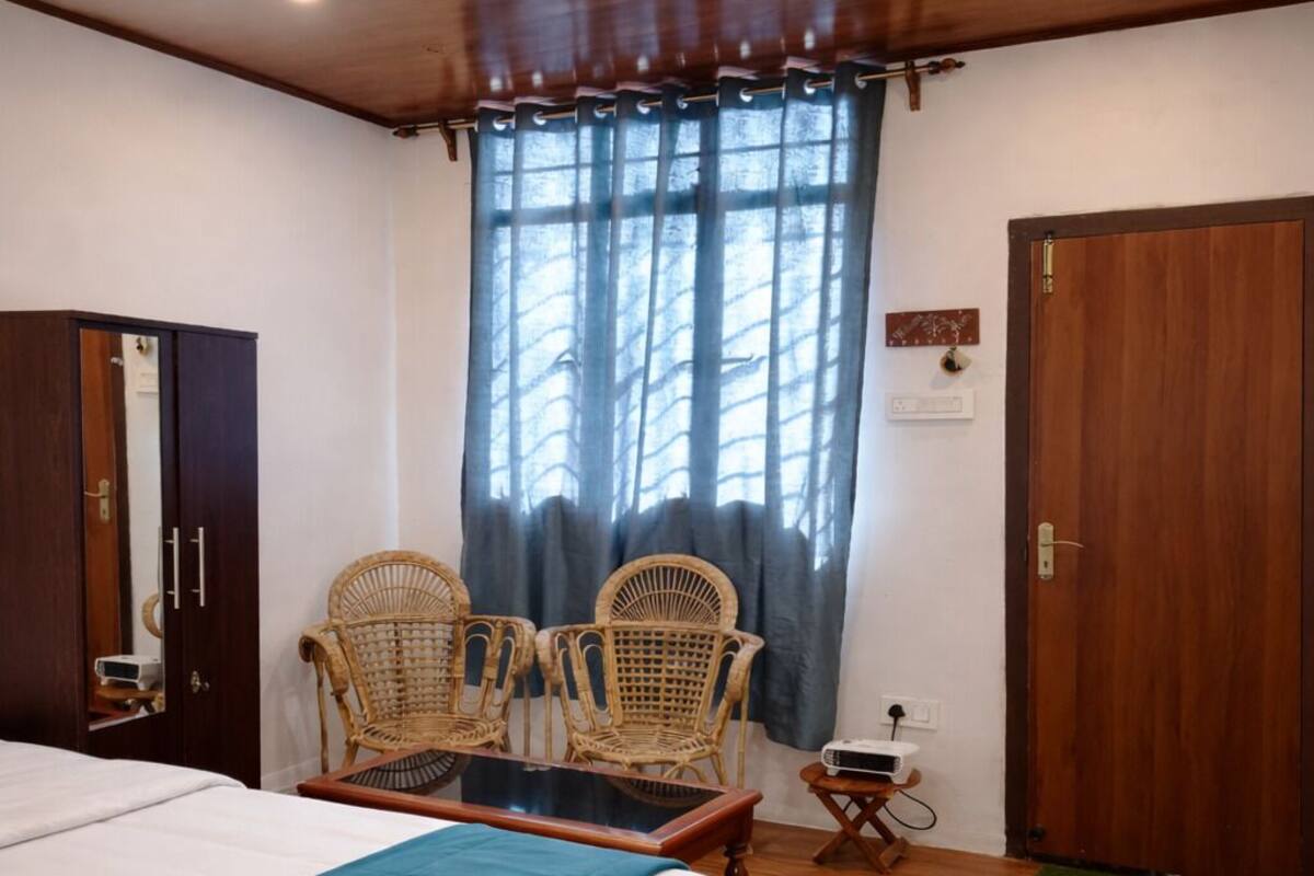 Deluxe Double Room, Balcony, Hill View