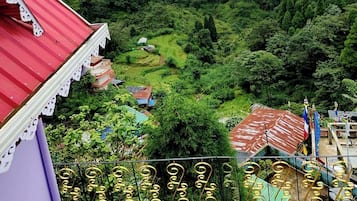 Vista frontal de la propiedad