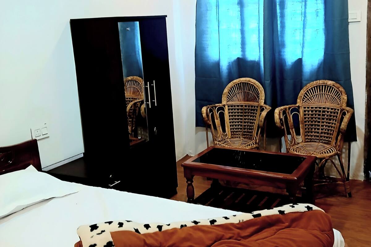 Deluxe Double Room, Balcony, Hill View