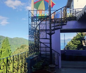 Vista frontal de la propiedad