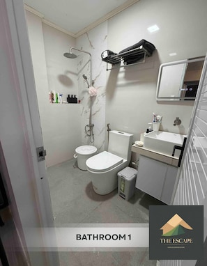 House, 2 Bedrooms, Smoking, Patio | Bathroom