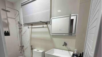Maison, 2 chambres, fumeurs, patio | Salle de bain
