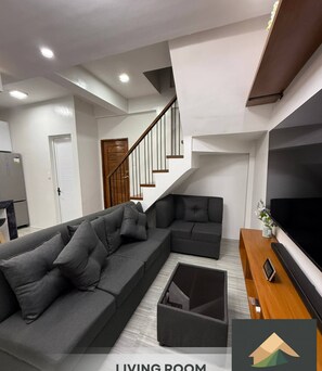 House, 2 Bedrooms, Smoking, Patio | Living room