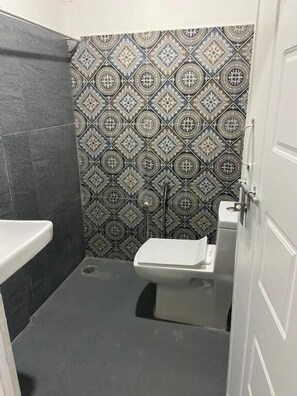 Shower, free toiletries, towels, soap