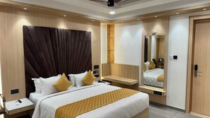 Deluxe Double Room, Garden View | Laptop workspace, free WiFi
