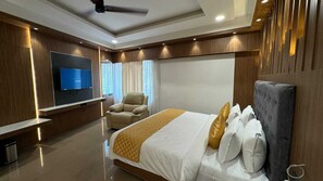 Family Suite, Park View | Laptop workspace, free WiFi - HOTEL TIME SQUARE (Thanjavur)