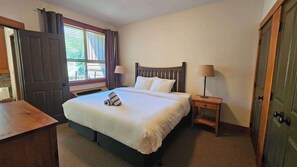 2 室のベッドルーム、アイロン / アイロン台、インターネット