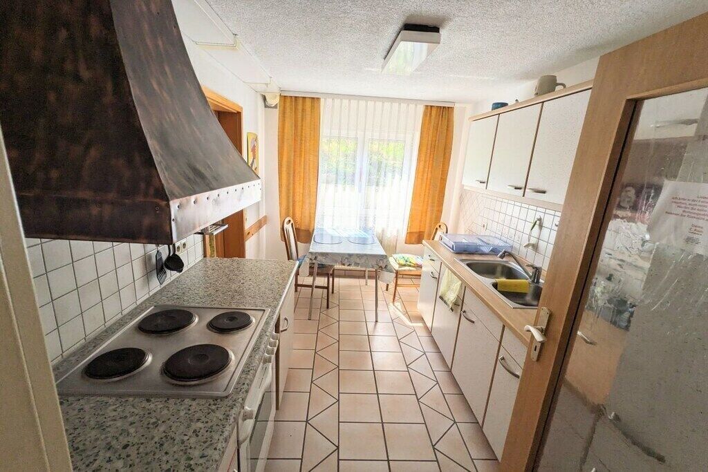 Fridge, oven, stovetop