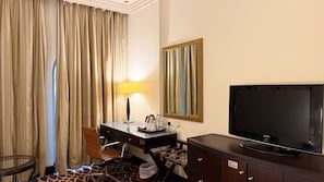 Ropa de cama de alta calidad, escritorio, wifi gratis y ropa de cama