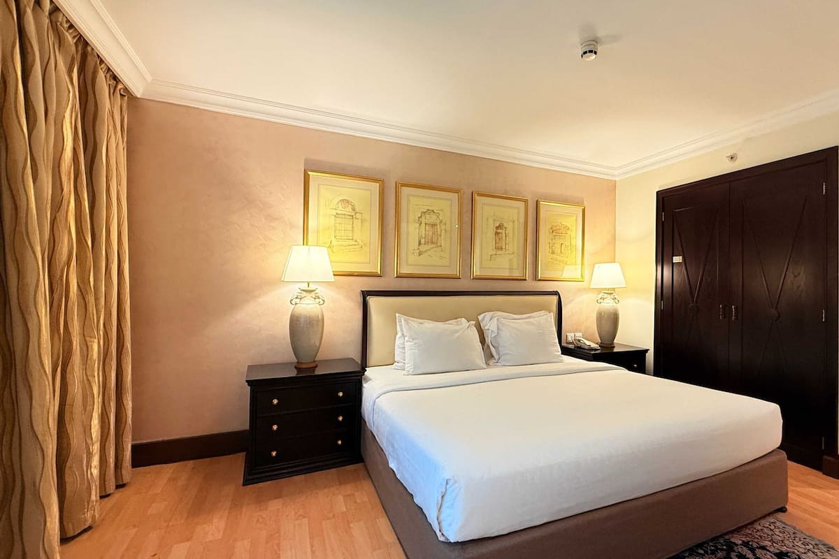 Ropa de cama de alta calidad, escritorio, wifi gratis y ropa de cama