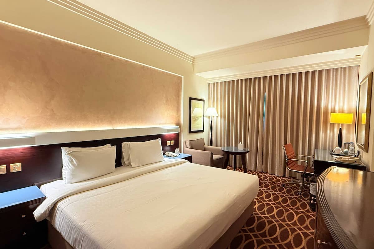 Premium bedding, desk, WiFi (free), bed sheets